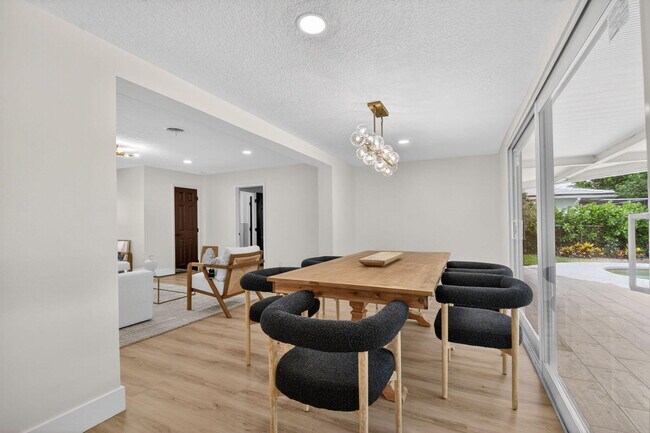 Building Photo - 1221 Singer Dr