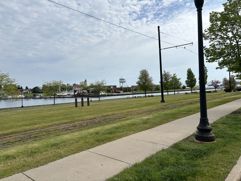 Lakefront - 6015 5th Ave