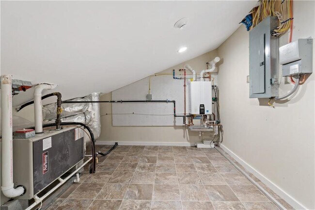 Building Photo - 595 St Paul St