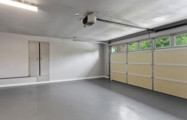 Building Photo - 2714 W Fir St