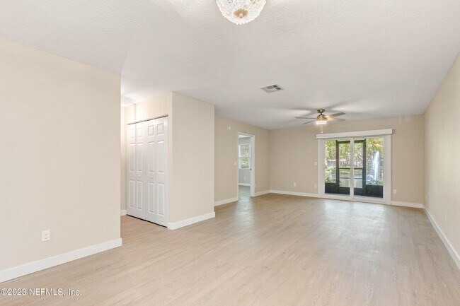 Building Photo - 5 Arbor Club Dr