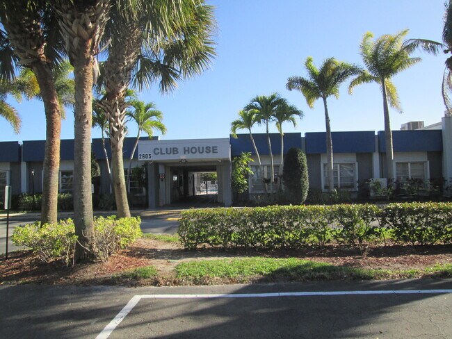 Building Photo - 2731 Barkley Dr W