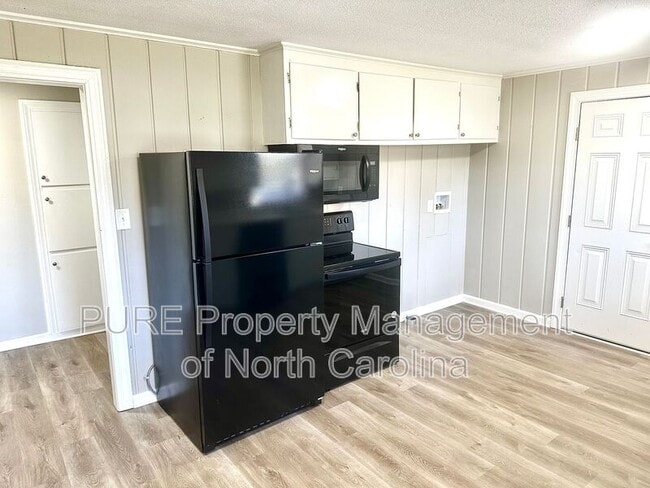 Building Photo - 504A Moore Dr