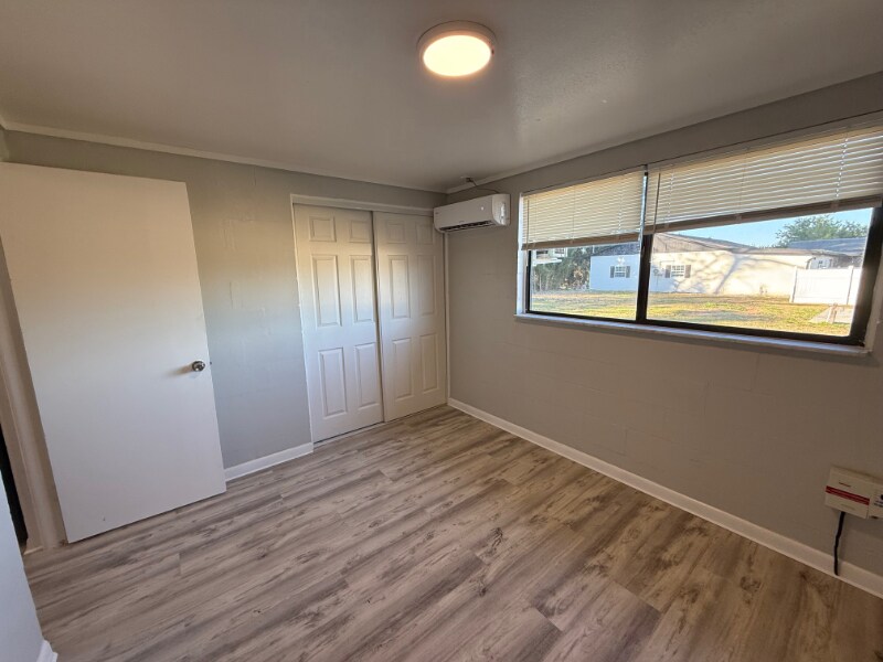 Building Photo - 314 7th Ave NE