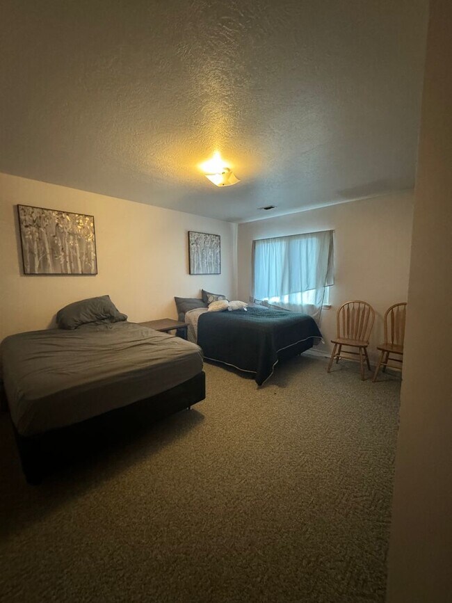 Building Photo - 825 W Sage St