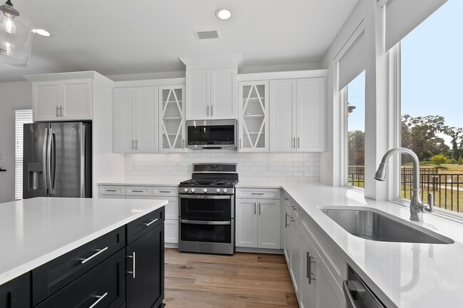 Building Photo - 5643 Fletcher Oaks Dr