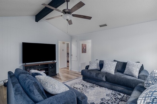 Building Photo - 130 Elmview Ln