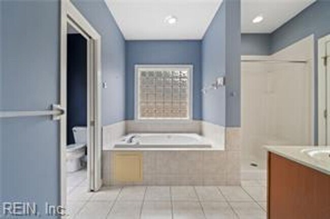 Building Photo - 4 Bed 2.5 Bath Home for Rent!