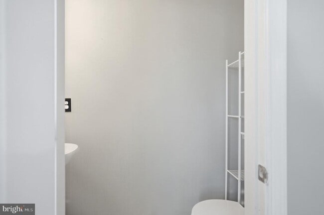 Building Photo - 43 Cecily Way