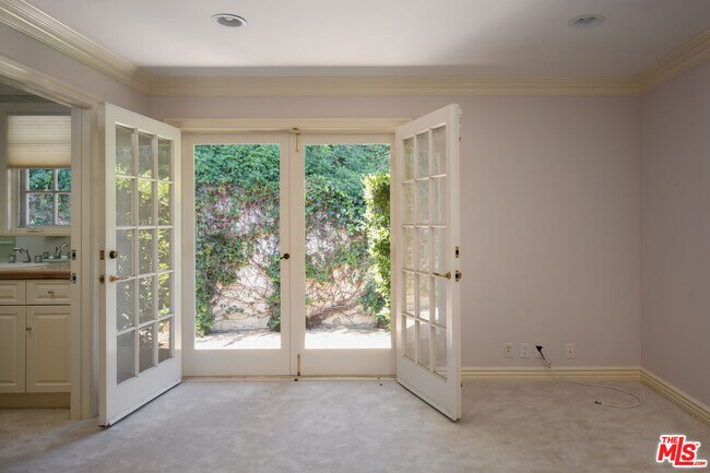 Building Photo - 1201 Loma Vista Dr