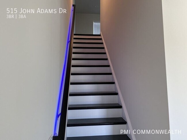 Building Photo - 515 John Adams Dr NW