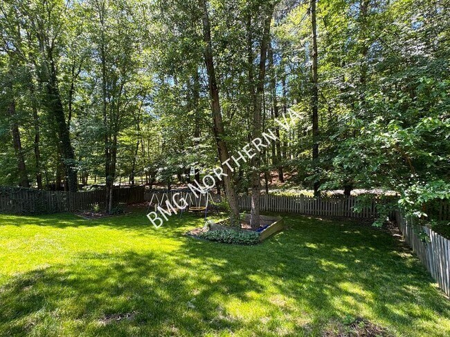 Building Photo - 3821 Jocelyn Dr