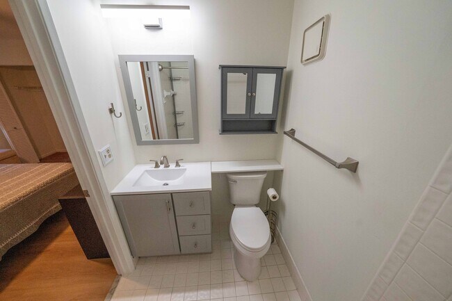 Building Photo - 2643 NE 15th St