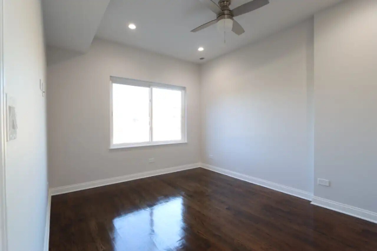 Building Photo - 3120 W Eastwood Ave