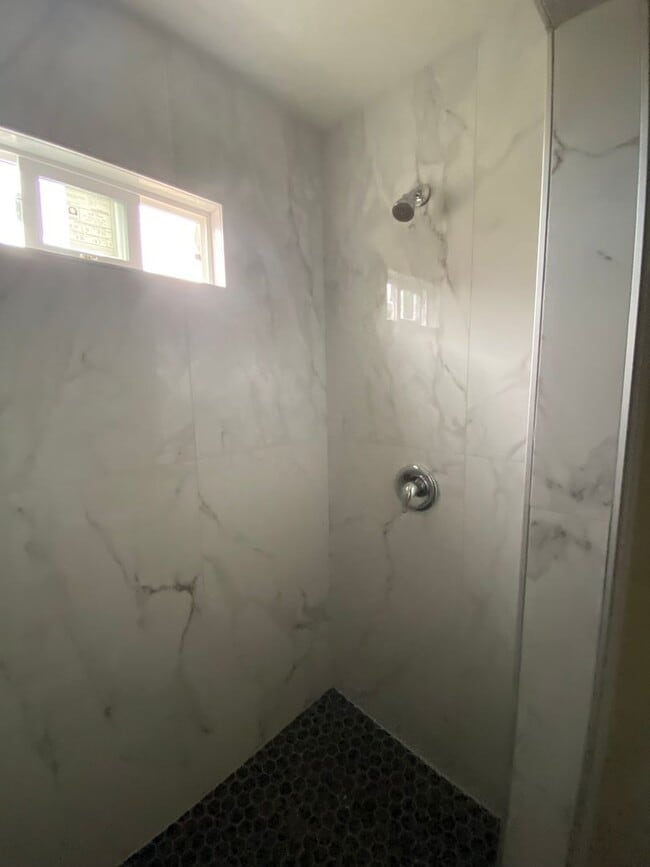 Building Photo - Newley constructed 2 BD 1 BA home in East Bakersfield