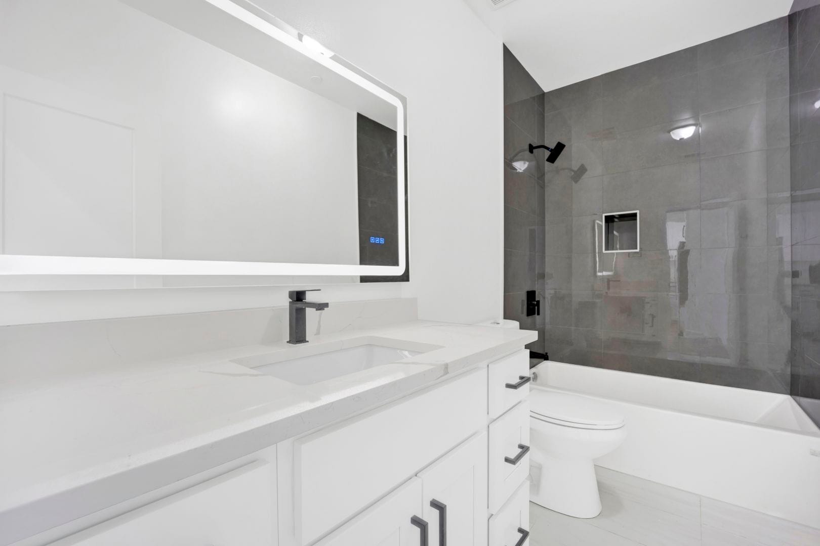 Building Photo - 4350 W Lawrence Ave