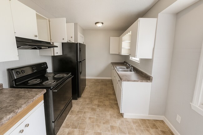 Building Photo - 1741 N Riley Ave