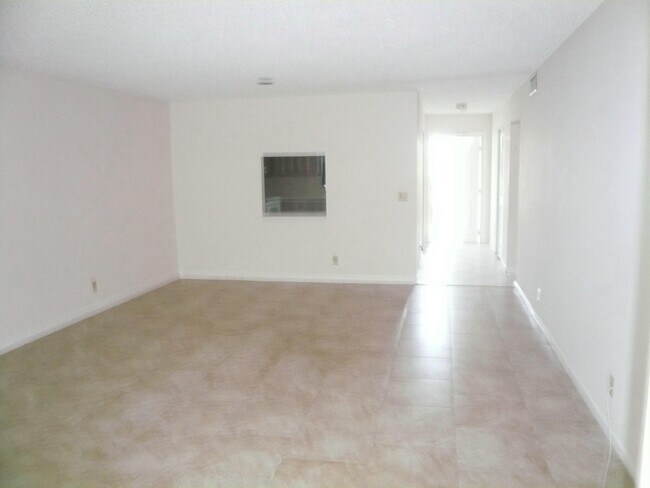 Building Photo - 442 Franconia Cir