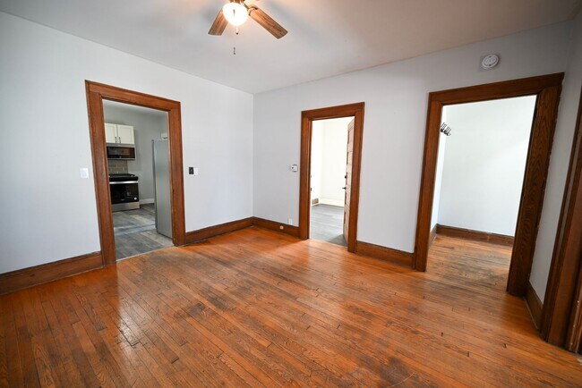 Building Photo - 405-407 W Main St - Duplex