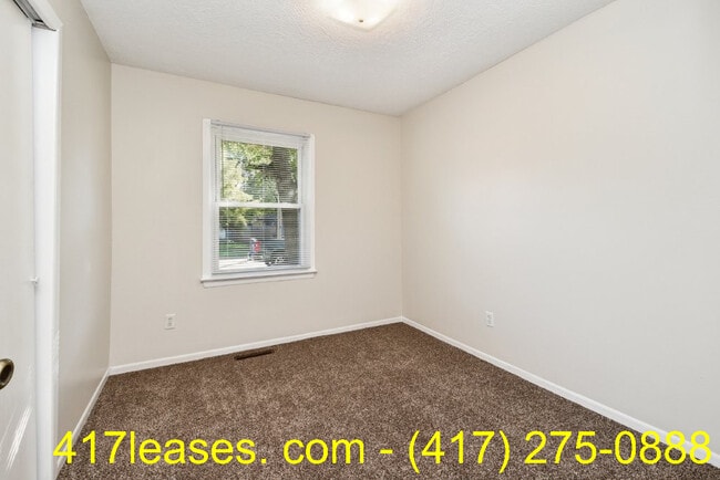 Building Photo - 201 S Meadowview Ave