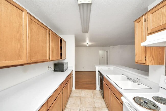 Building Photo - 10757 Braes Bend Dr