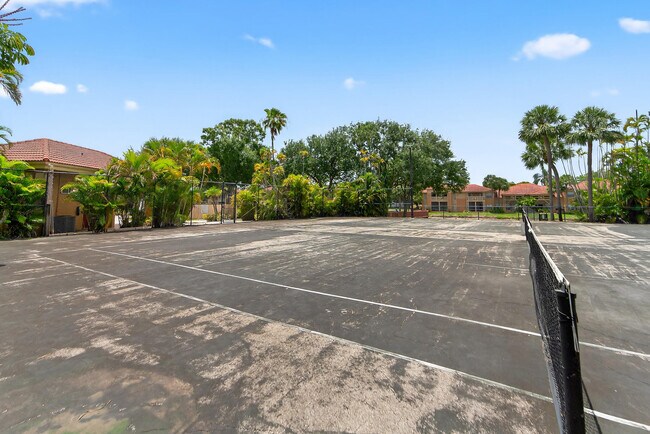 Building Photo - 4807 Via Palm Lakes Via
