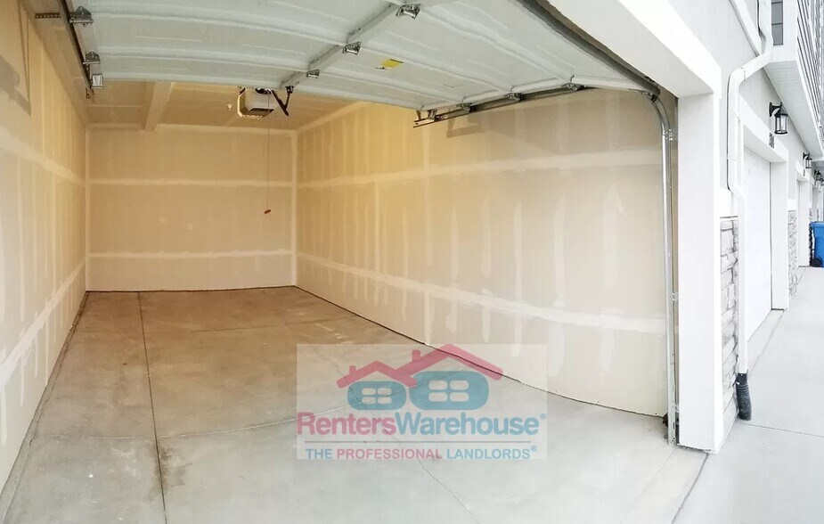 Building Photo - 13084 S Tortola Dr