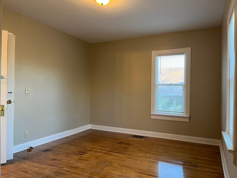 Primary Photo - 814 E Lincoln Ave