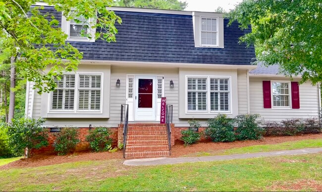 Front - 5612 N Hills Dr