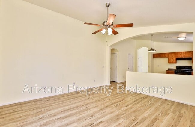 Building Photo - 1025 E Palomino Way
