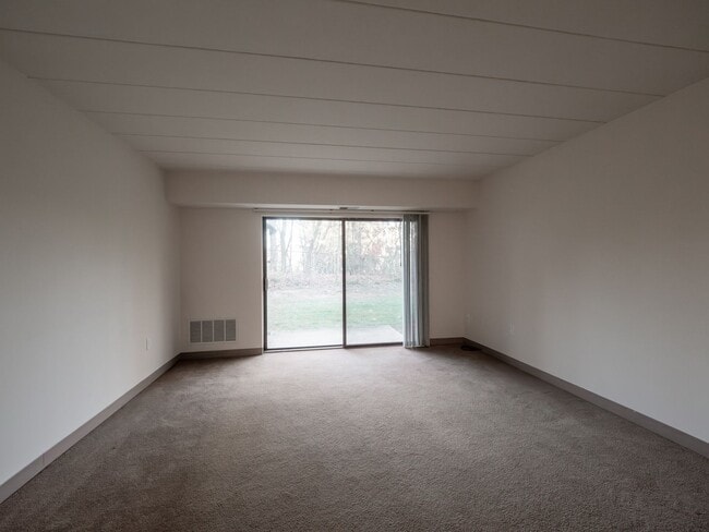 Building Photo - 700 Lee Dr