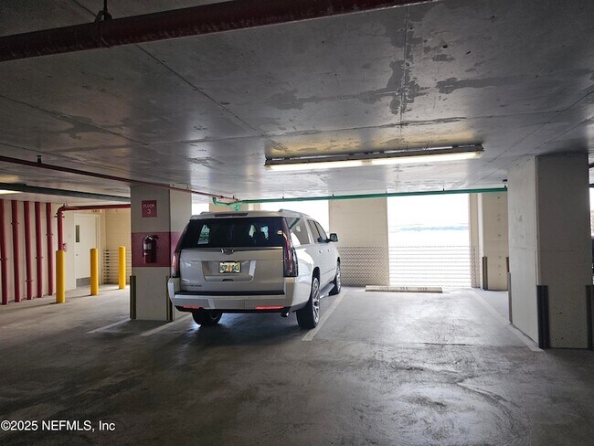 Building Photo - 1431 Riverplace Blvd