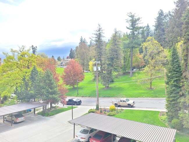 Building Photo - $1,650 - 2 Bed / 2 Bath Spacious Top Floor Condo (First Month Free!)