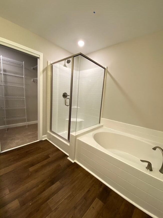 Building Photo - Brand New Build 5 Bed/3.5 Bath