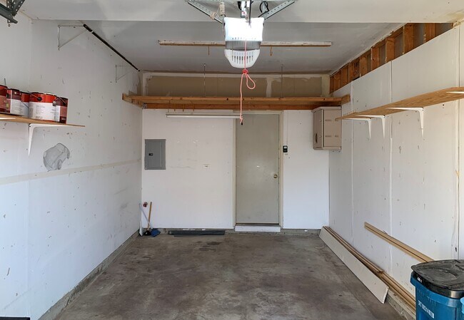 Building Photo - 2811 Odlum Dr