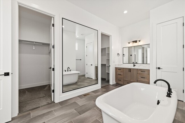 Building Photo - Luxury 5-Bed + Bonus + RV Garage Home for ...