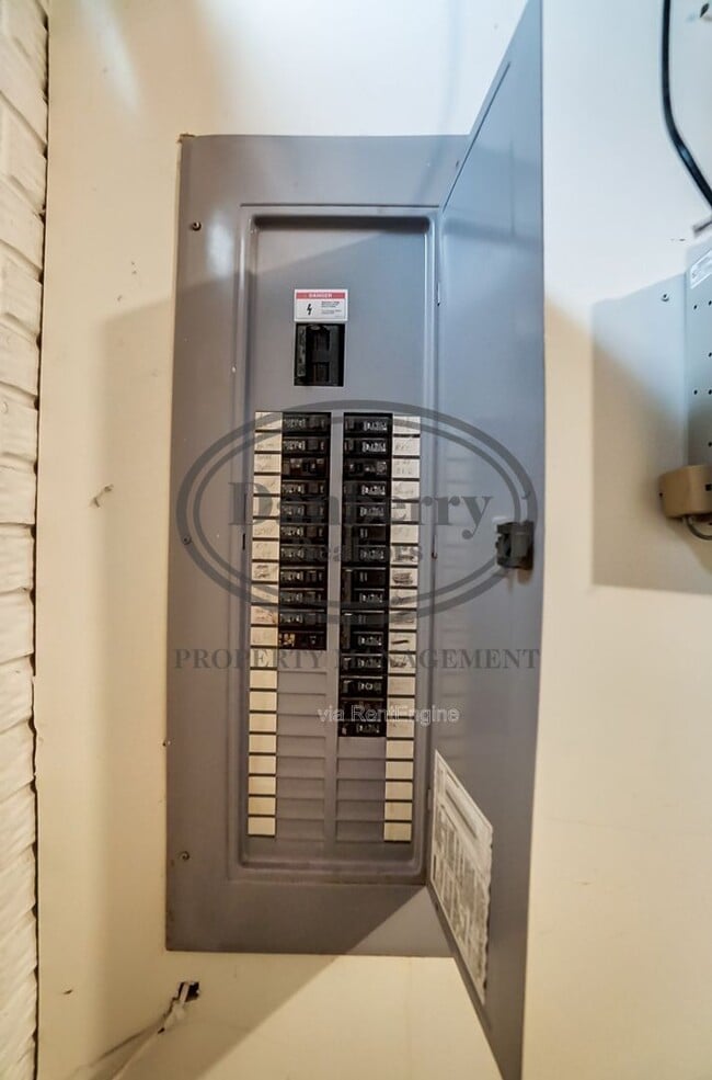 Building Photo - 3704 Willow Run Dr