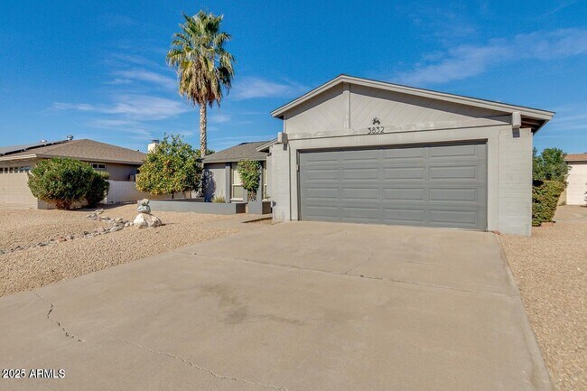 Building Photo - 3832 E Bloomfield Rd