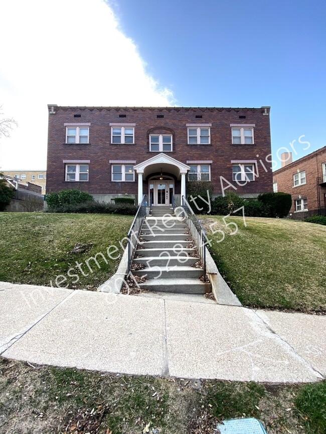 Building Photo - Apartment in the Avenues!