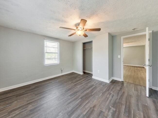 Building Photo - 322 Hillcrest St