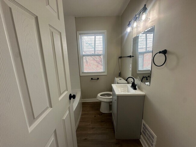 Building Photo - Freshly Renovated 3-Bedroom Home – Quality...