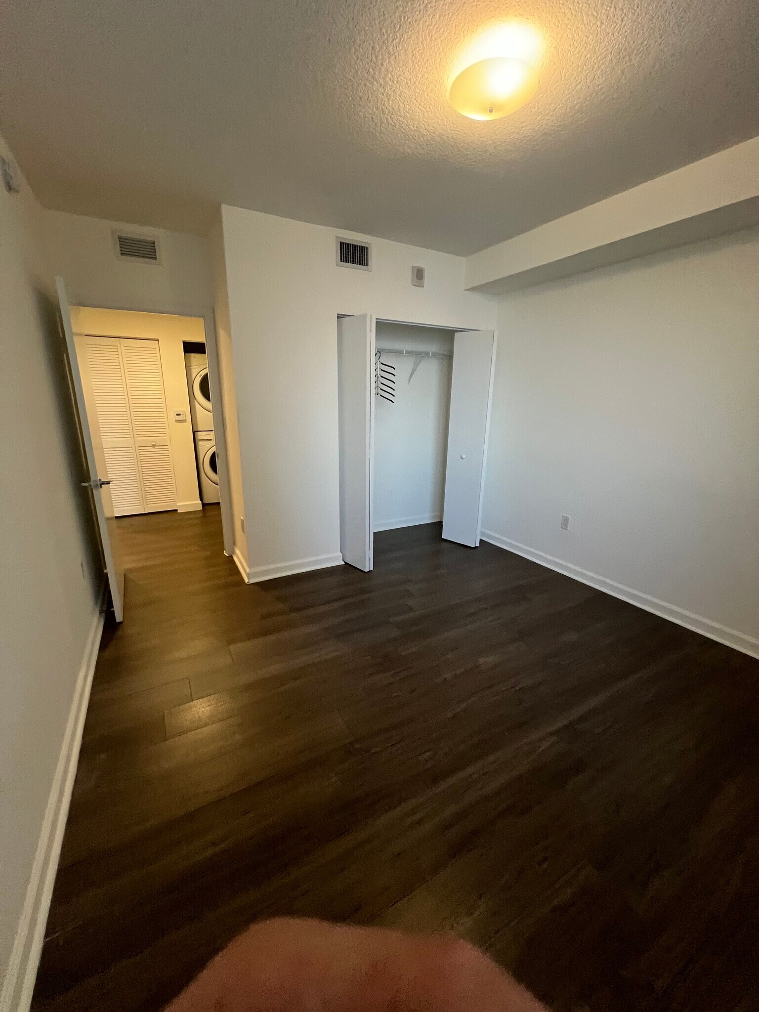 Building Photo - 1720 Bay Dr