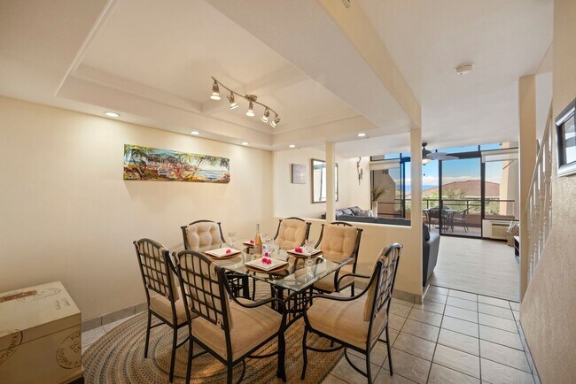 Building Photo - Stunning views, space and comfort.