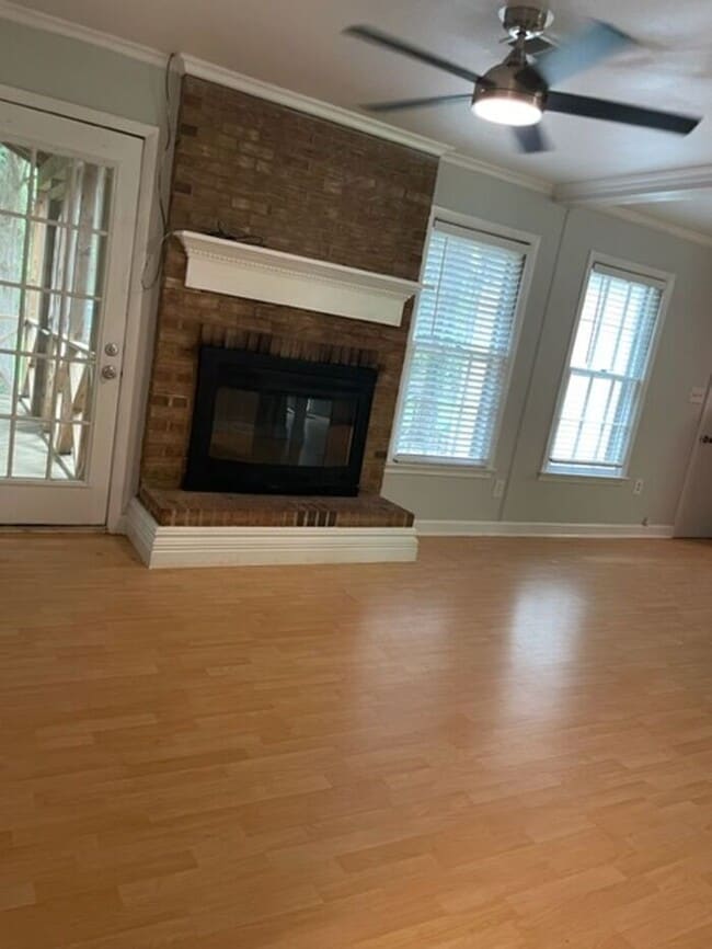 Building Photo - Nice 3 Bedroom home with great outdoor space