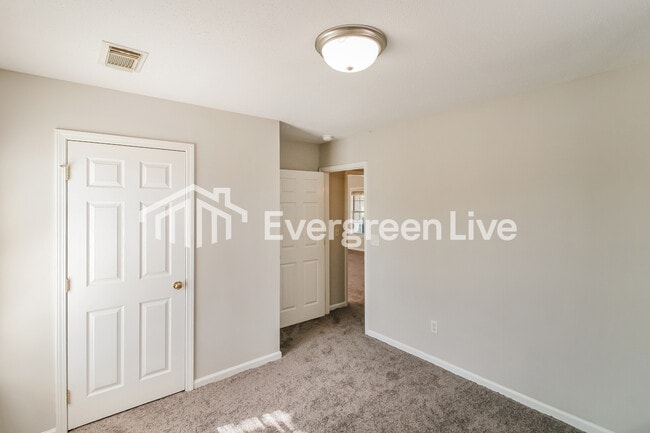 Building Photo - 12320 S Pointe Dr