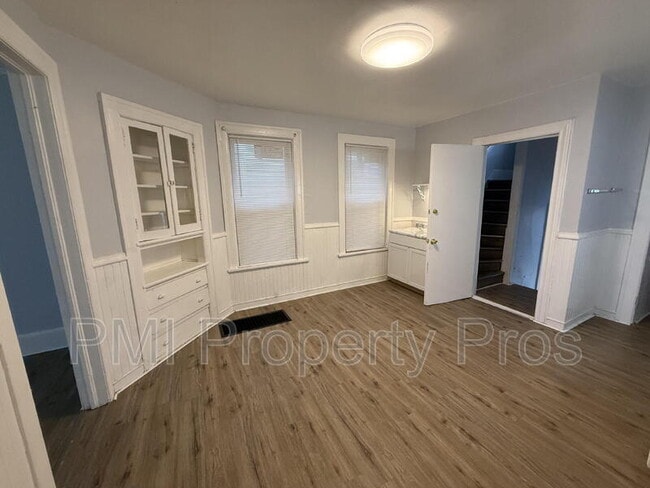 Building Photo - 2853 N Booth St