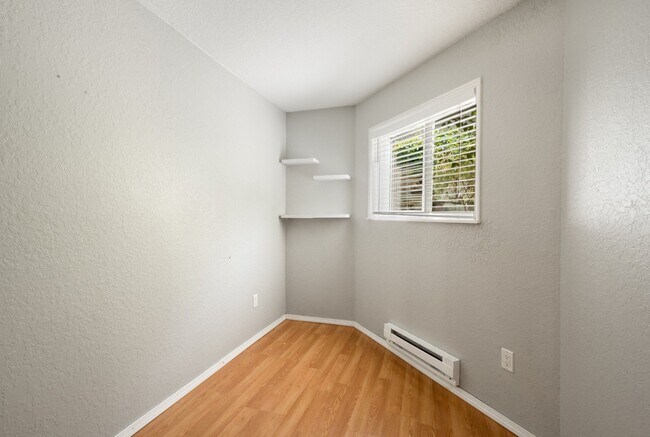 Building Photo - 4202 Factoria Blvd SE