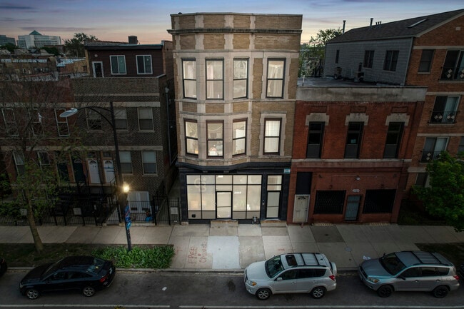 Primary Photo - 2445 W Harrison St