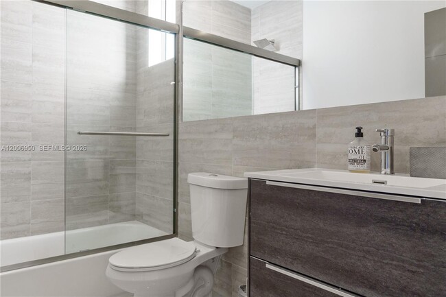 Building Photo - 2889 SW 33rd Ave