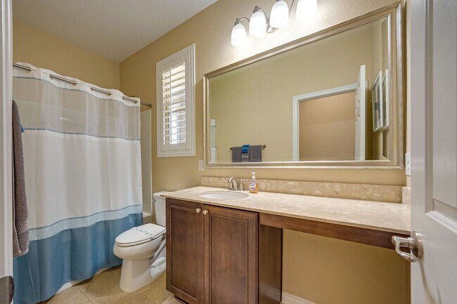 Building Photo - Single-Story Living with Modern Finishes – Available Furnished or Unfurnished